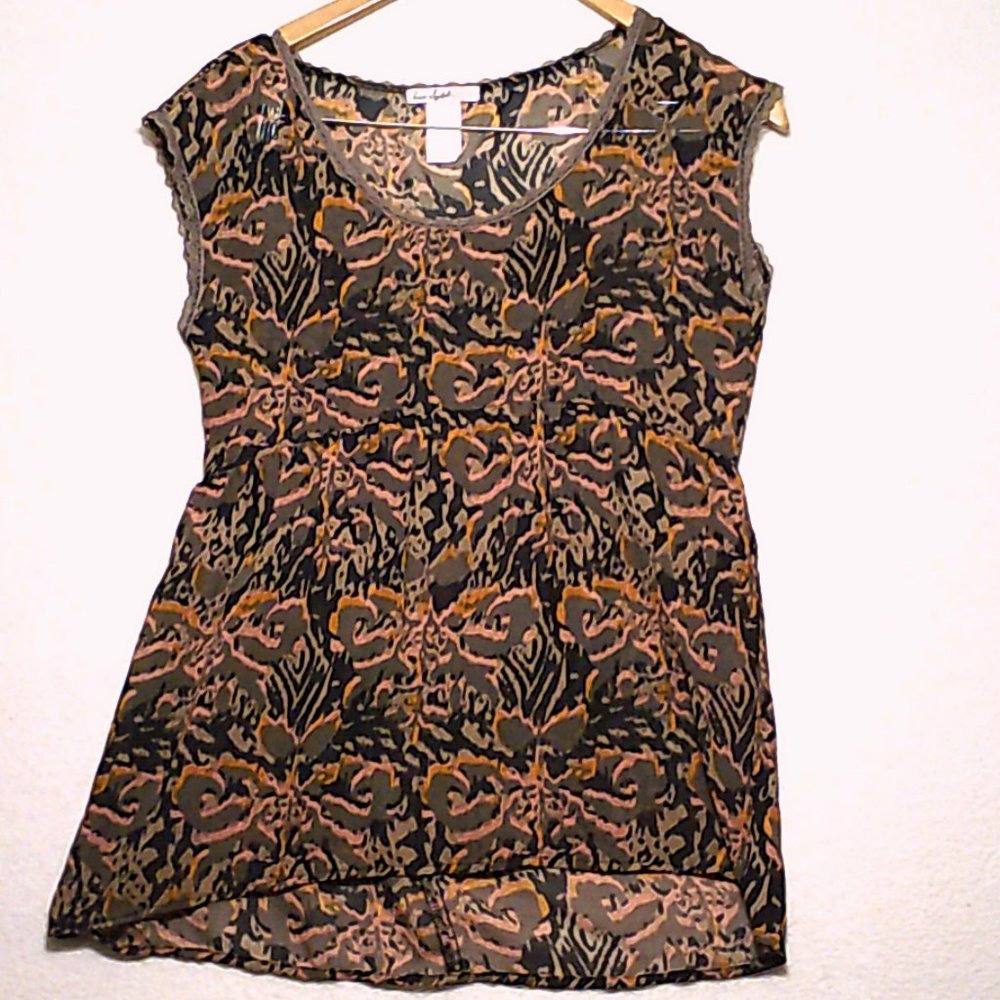Love Squared: Women's Sleeveless Blouse